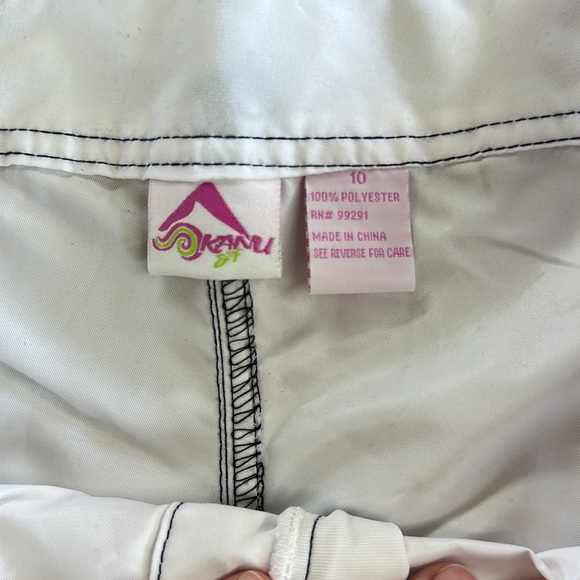 White shorts - Picture 2 of 2